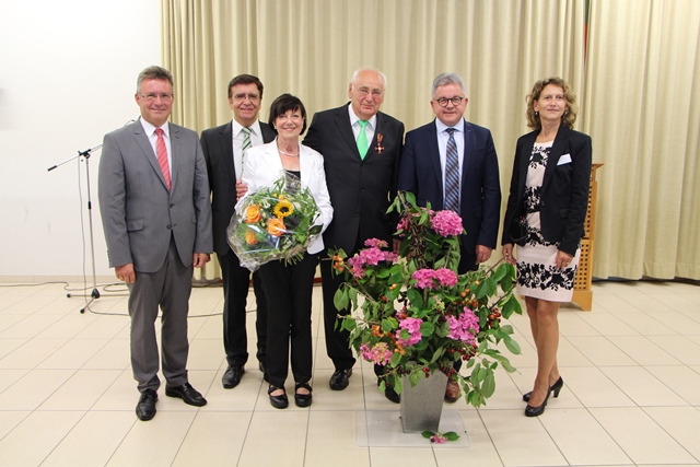 Landrat Dr. Brötel, Bürgermeister Gramlich, Frau und Herr. Dr. Sperle, Justizminister Wolf und Anstaltsleiterin Fritsche